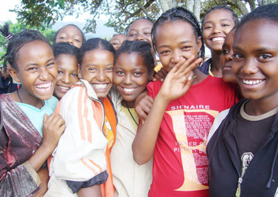 TCI La Fondation Bill &amp; Melinda Gates a accordé 20,5 millions de dollars pour mettre l&#039;accent sur les jeunes en milieu urbain et la santé génésique