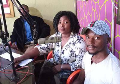 سطح مرتفع ریاست، نائجیریا میں خاندانی منصوبہ بندی کے پیغامات کے لئے مفت میڈیا وقت حاصل کرنا