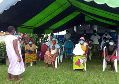 Abidjan reprend les journées spéciales de la PF après la fin du verrouillage de COVID-19 en Côte d'Ivoire