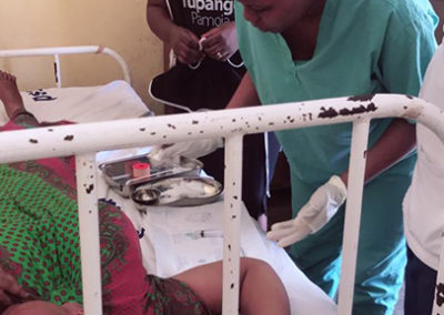 Le mentorat et l'encadrement sur place améliorent l'accès et l'utilisation de services de planning familial de qualité à Tanga City