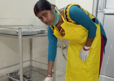 Histoires urbaines de TCIHC : Le personnel non clinique joue un rôle dans l'adaptation des centres de soins de santé primaires aux adolescents.