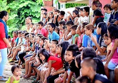 La formation sur le leadership des adolescents et les villes amies des jeunes donne aux jeunes leaders de la ville de Dipolog les moyens de se prendre en charge
