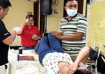 प्रशिक्षण परिवार नियोजन विकल्पों के साथ डिपोलोग सिटी, फिलीपींस के आसपास बारंगे में समुदायों को सशक्त बनाता है