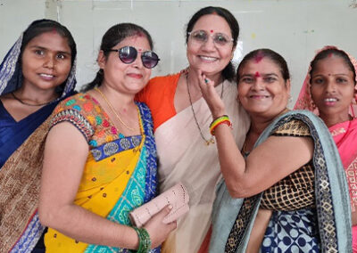 गरिमा शुक्ला हरदोई, भारत में करुणामय परामर्श के माध्यम से विश्वास का निर्माण करती हैं और परिवार नियोजन को बढ़ावा देती हैं