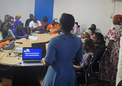 Les réunions d'examen des données permettent d'améliorer la prise de décision et les progrès en matière de planification familiale à Korhogo, en Côte d'Ivoire.