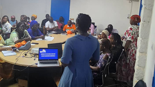 ڈیٹا ریویو میٹنگز کورہوگو، کوٹ ڈی آئیور میں بہتر فیصلہ سازی اور خاندانی منصوبہ بندی کی پیشرفت کا باعث بنتی ہیں۔