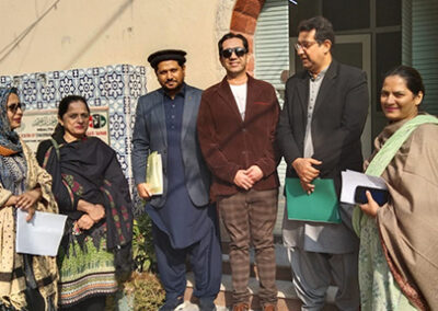 کوالٹی چیک لسٹ خاندانی منصوبہ بندی کی خدمات، ڈیٹا کے استعمال اور نگرانی کو مضبوط کرتی ہے سندھ، پاکستان میں 328 سہولیات پر